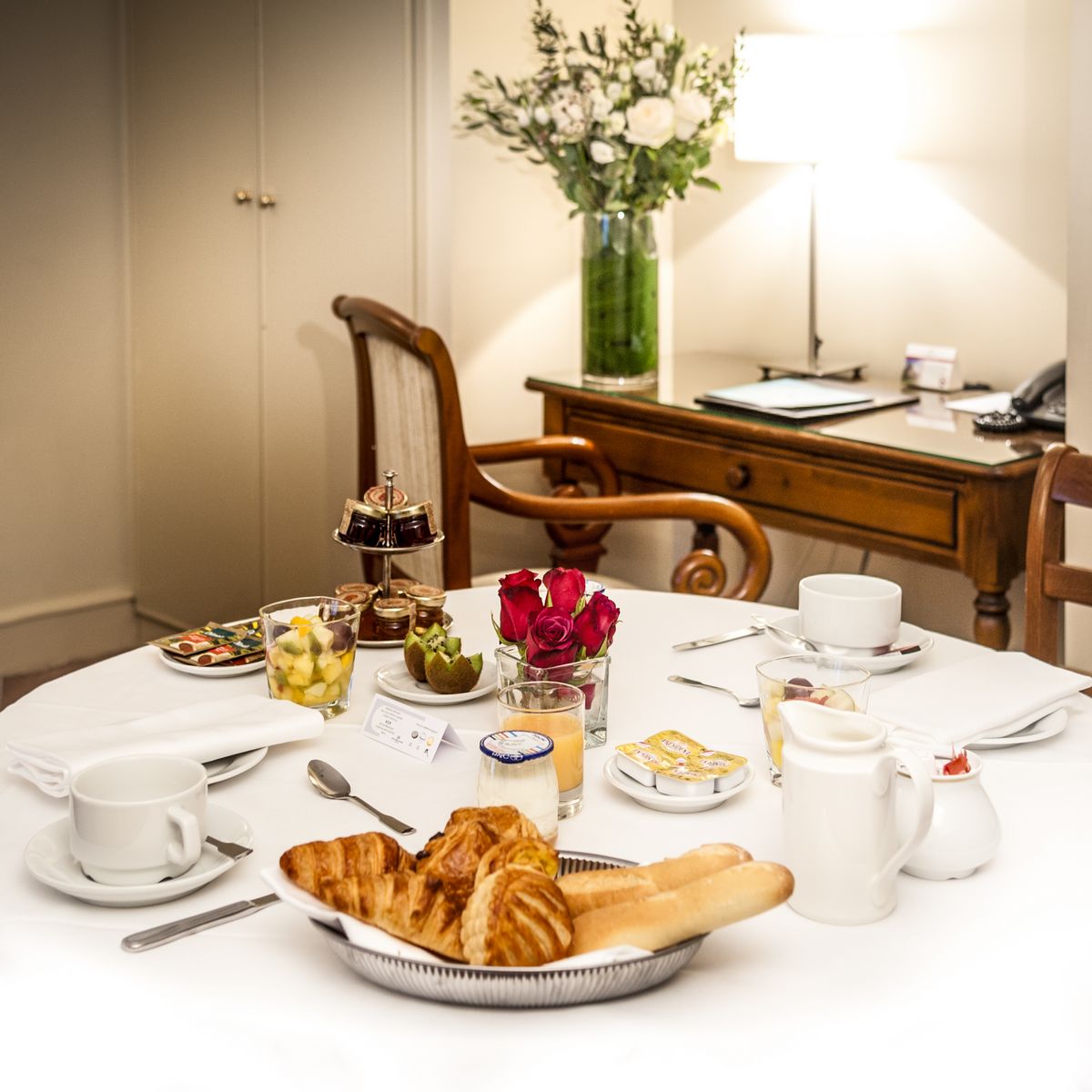 Room service Restaurant 202 Rivoli Saint James Albany Hotel Paris